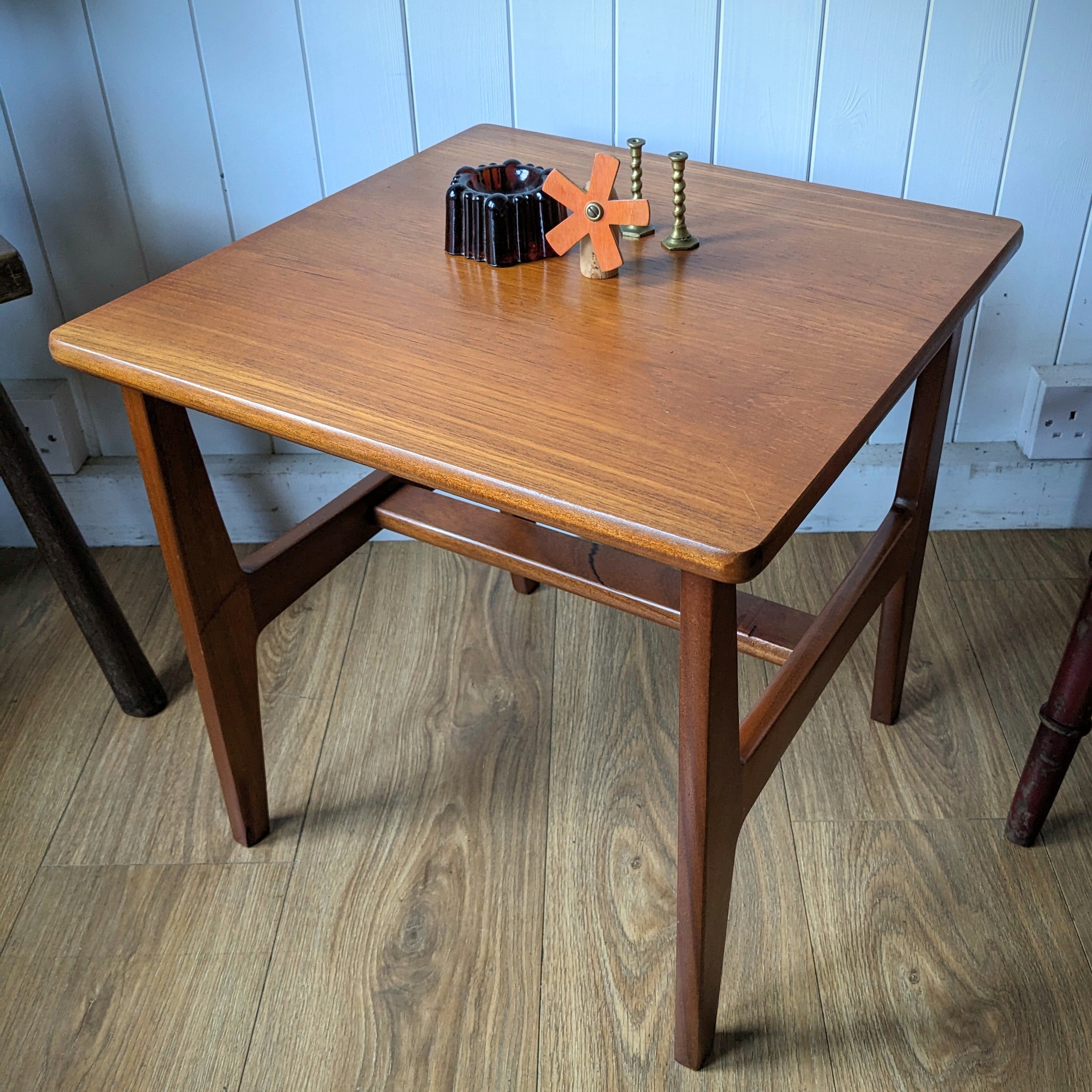 Small mid discount century end table