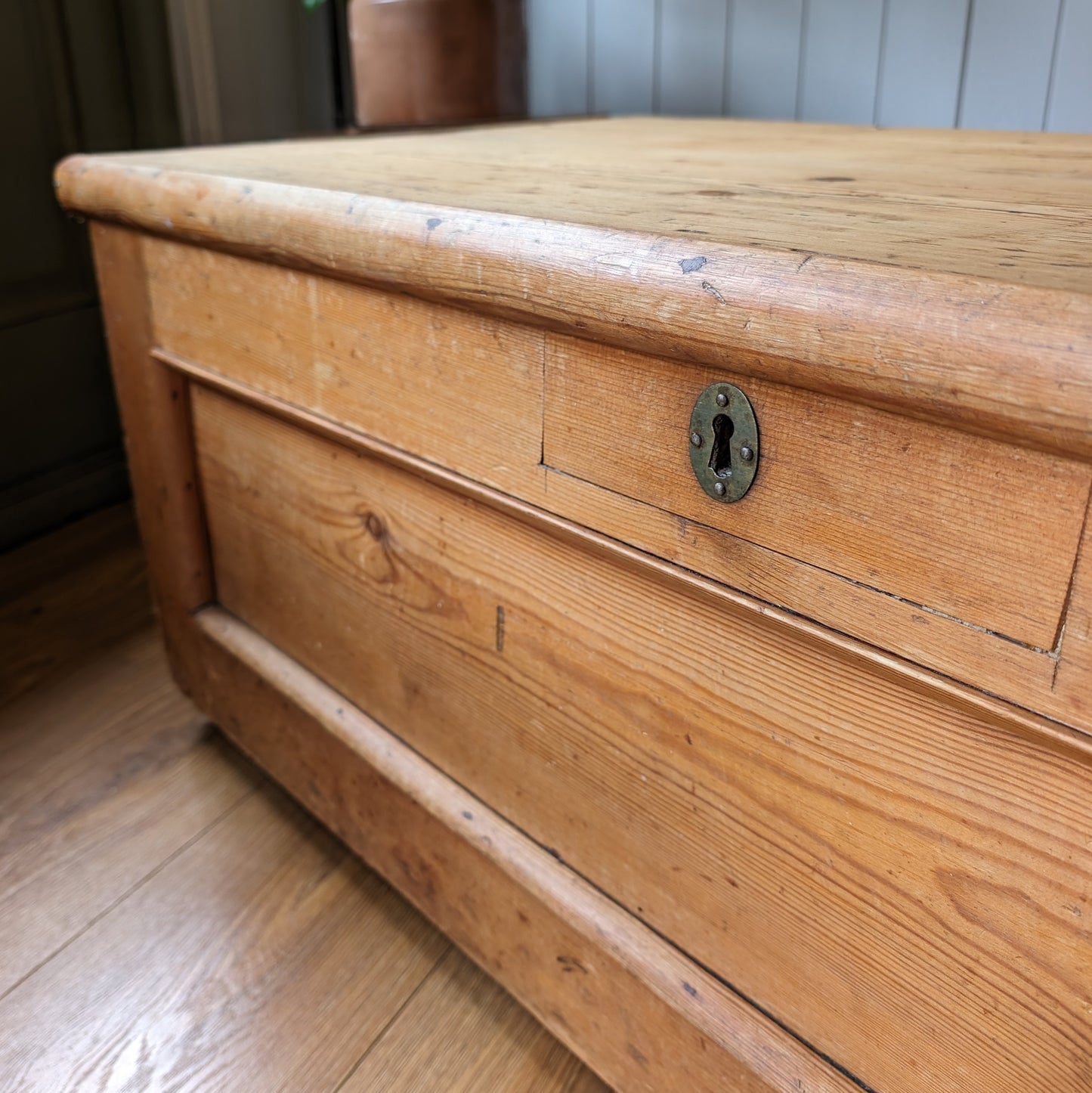 Rustic Victorian Pine Trunk